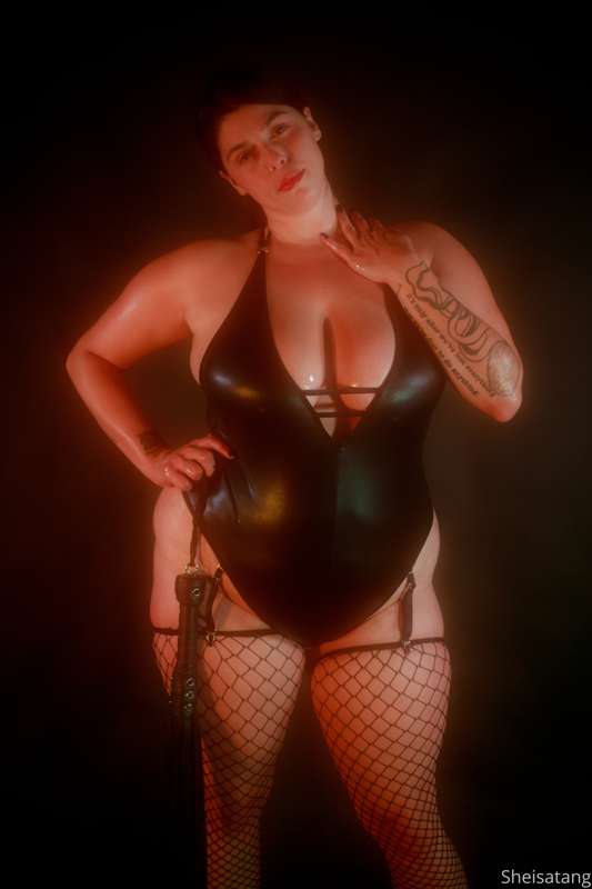 Just a oiled up curvy slut 20