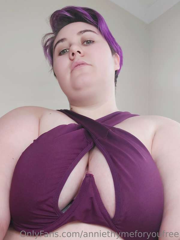 Hmmm which do you think is the better pic? Dirst or second? 1