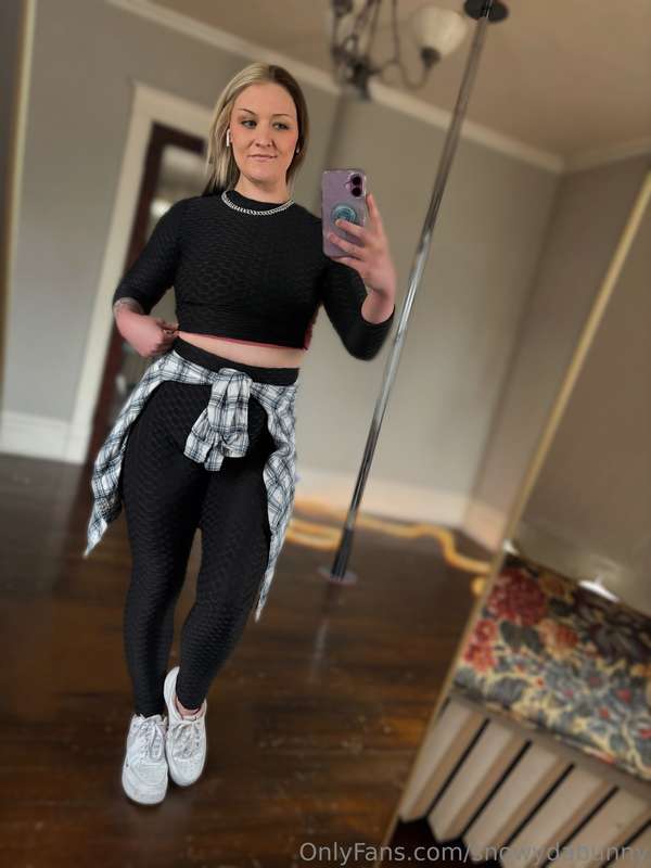 About to get this workout done 💪❤️  1