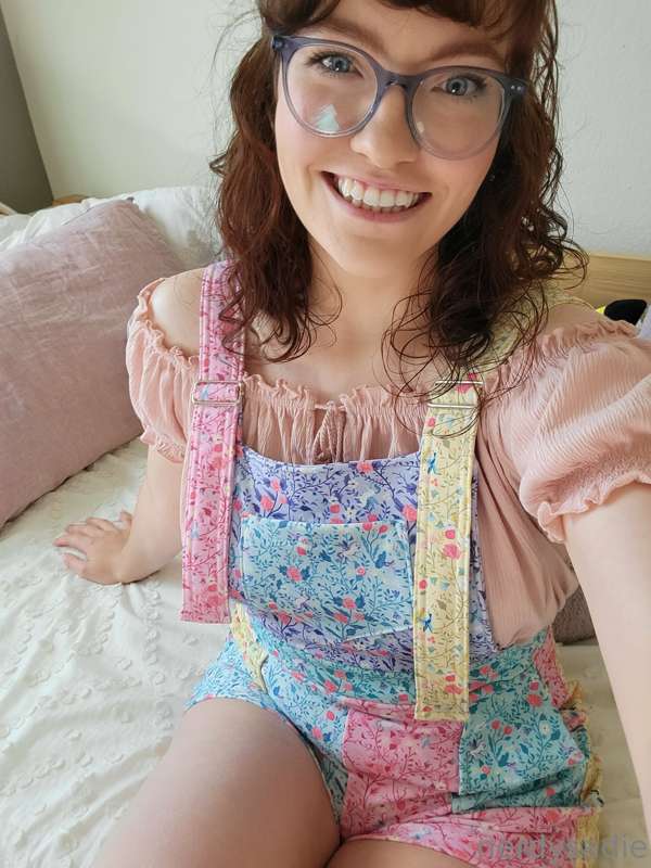 feeling cute and colorful today 🌸