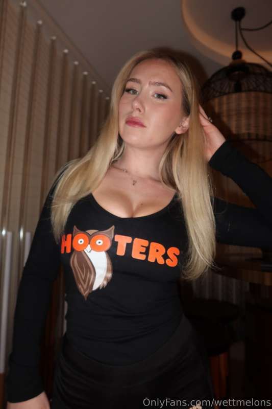 HOOTERS 1