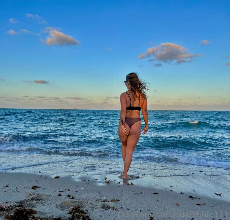 We love some beach pics <3 6