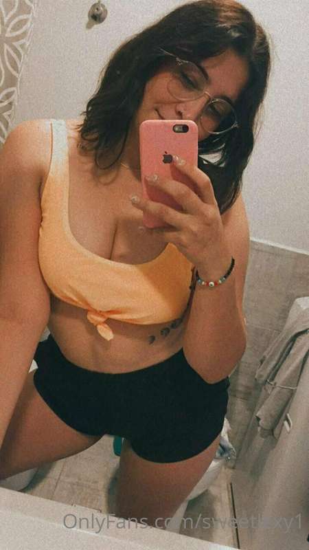 𝐅𝐫𝐞𝐞 🔥 𝐅𝐫𝐞𝐞 🔥 𝐅𝐫𝐞𝐞   This hot latina wants to play with you ..