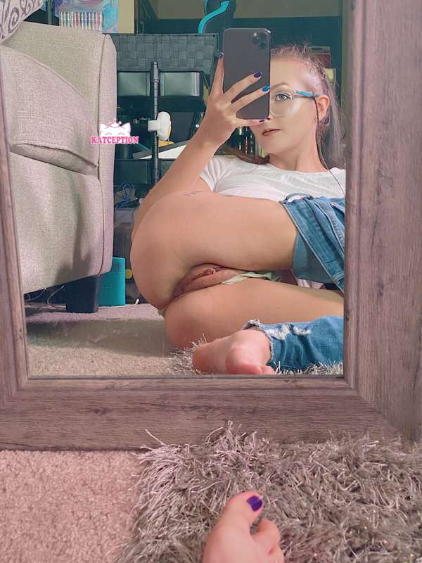 White t shirt and jeans 😉 7