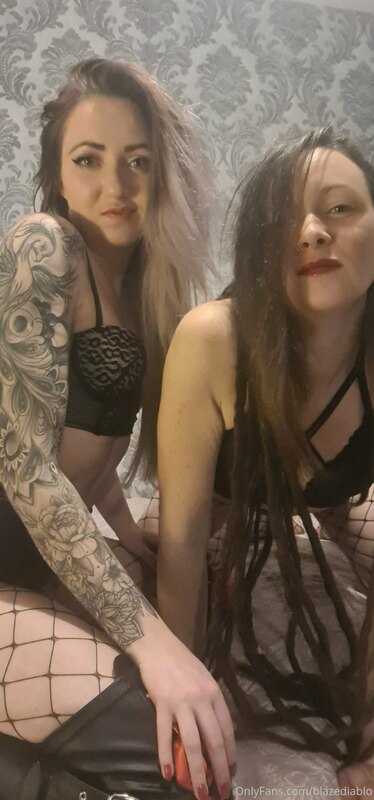 Sexy sisters ❤️? @polepixiee