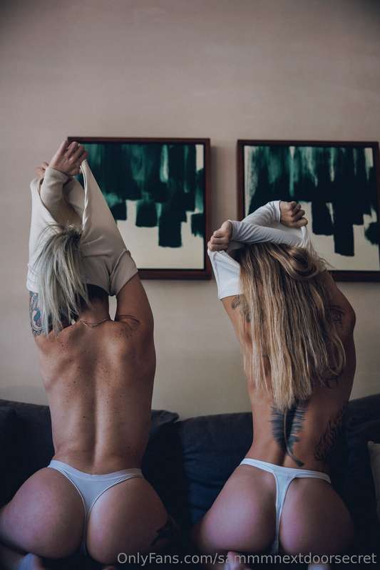 photoshoot + reels w @erikabankss #croptops #couch #topless ..