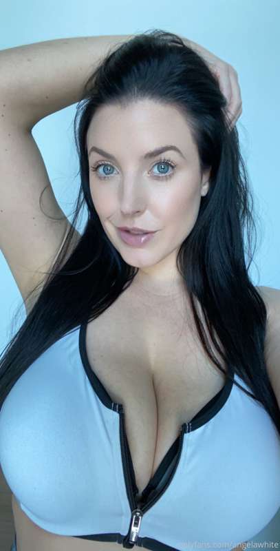GALLERY: You see me taking selfies at the gym like this. WYD.. 18