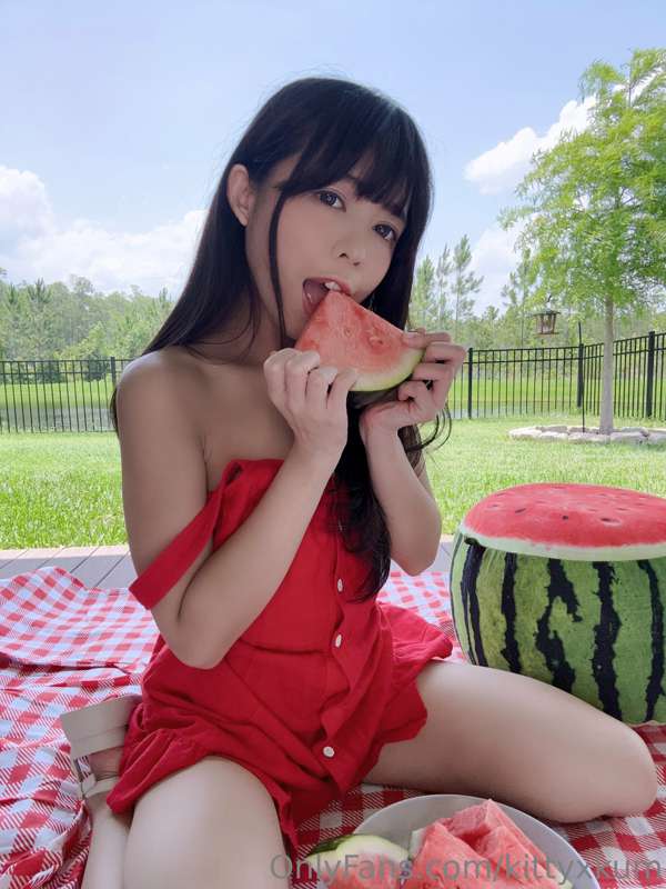 ♡ part 1 ♡
i've got something juicy and refreshing for you, .. 12
