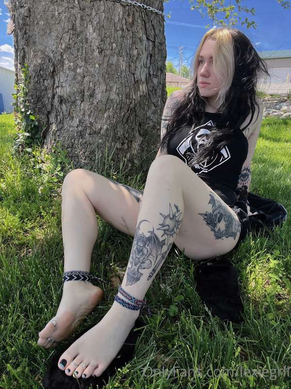 I really want my feet worshiped todayy 4