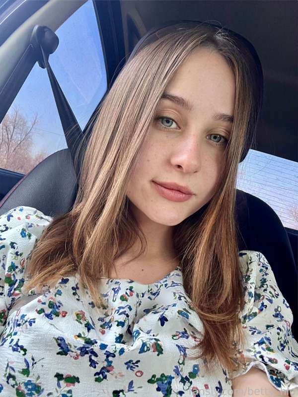 Betty_Hlo - Fansly - 25 Apr, 2023 1