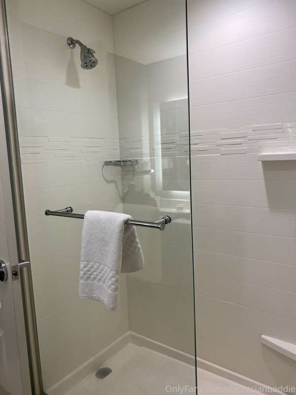 Taking some piXXXs for you in this hotel shower tonight 😍😍😍😍