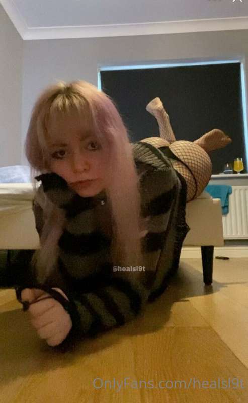 who wants a goth gf? 🖤