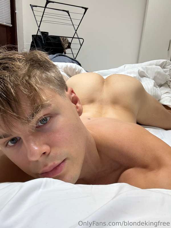Discover PeachyBoy’s Exclusive Content!PeachyBoy, the intern.. 2