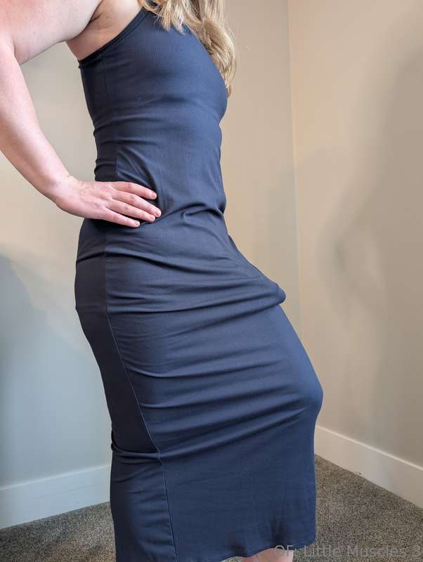 Does the hidden bulge get you as excited as it gets me? 😈  7