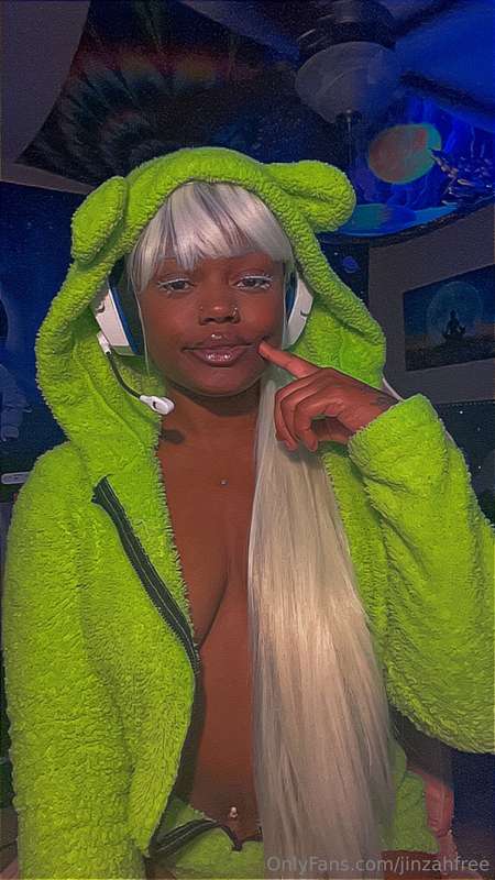Think I’m cute? 💚☘️ 1