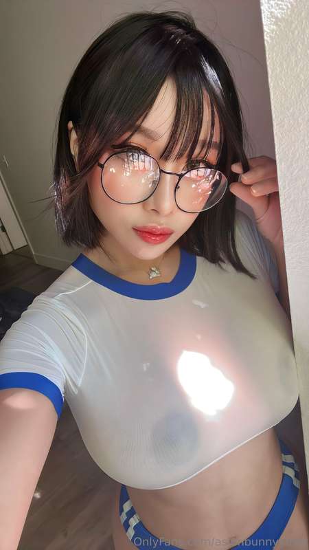 Wearing my glasses but I still can't find my bra 🥴