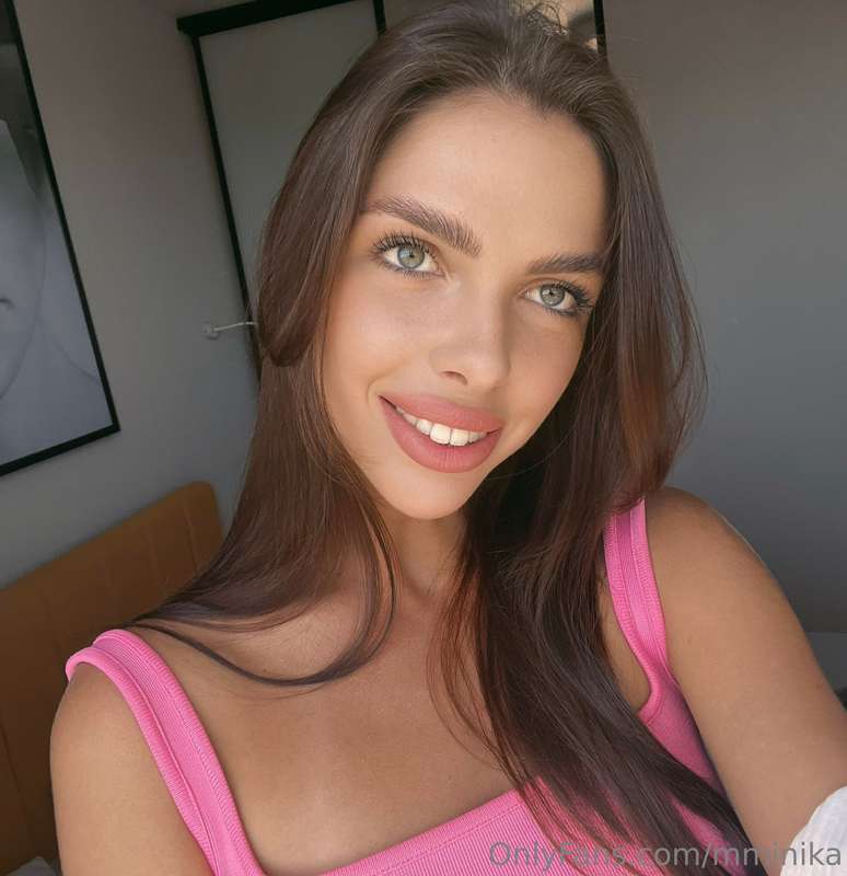 Like if you like green eyes in girls💚😍