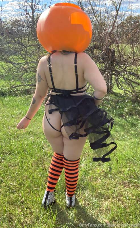 Happy Halloween to all of you! 🎃🧡 I hope you enjoyed my 31 d.. 16