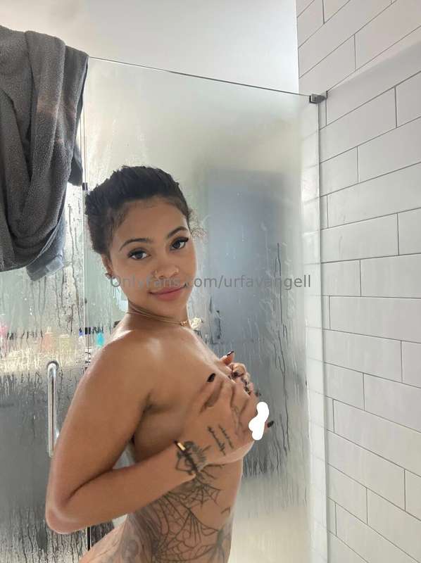 I’m doing content bundles in the dms 💞COME SAY HI