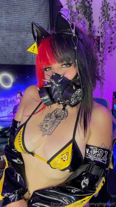 Cyber kitty has the perfect ports for your plug-in 😏 16