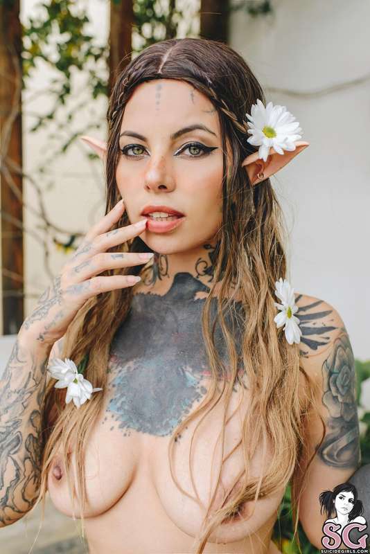 Float away with @marjo_sg in her #setoftheday, Ethereal Beau.. 27