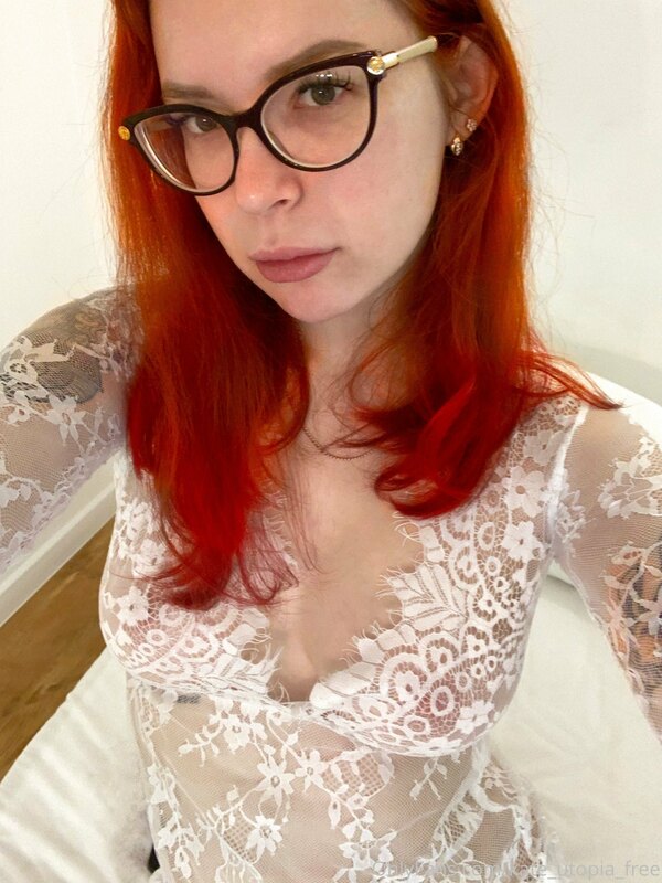 Nerd girl wait for ur DM. Don’t be shy ?