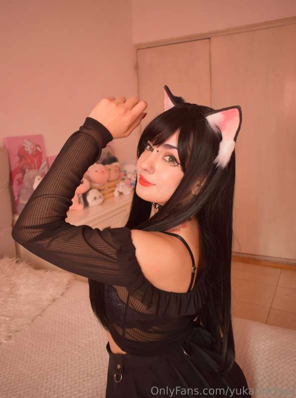 Yukarin gatita negra <3