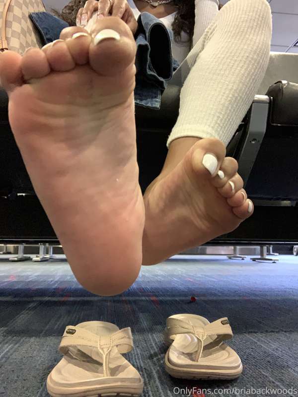 feet pics @ the airport 😜 people were looking @ me so weird .. 4