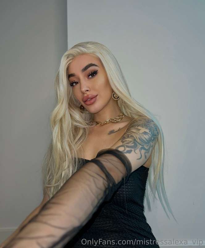 I return to you in the form of an enchanting blonde💕✨