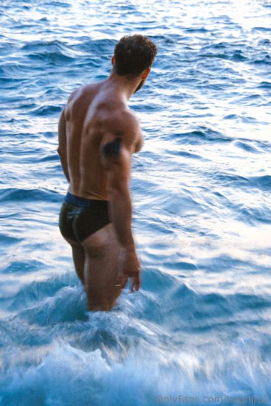 Did a super cool shooting while on vacation🌊. Might be more .. 12