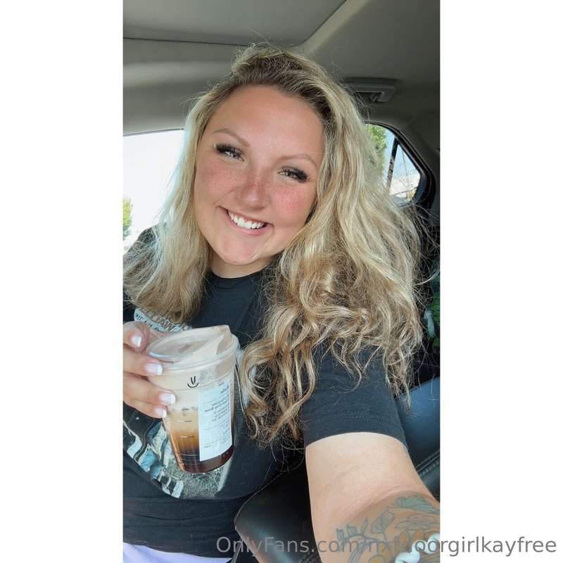 good morning from me and my can’t be tamed hair ✨