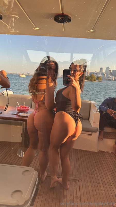 Sunset reflections and cheeky intentions 🌇🍑 3
