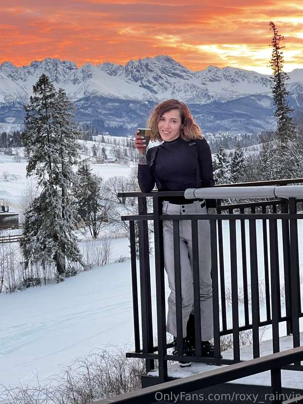 ☃️А this is what I look like when I'm traveling and doing my..
