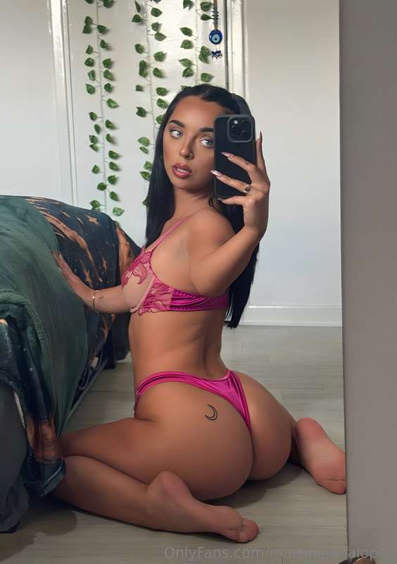 Omg have you seen her??🤤 @ninahammond is such a cutie!!🙈 her..