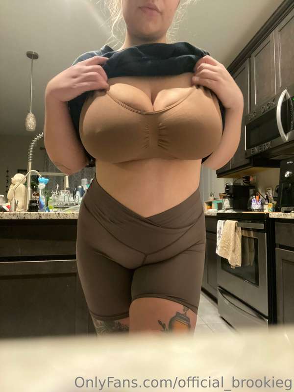 Sometimes I’m even surprised at how fatttttt my ass has gott.. 6