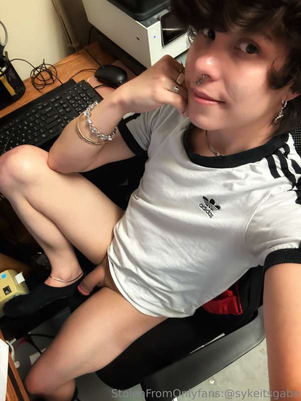 Work office is a mess but so am I tbh lol 🤷‍♂️ ~ just a lil .. 16