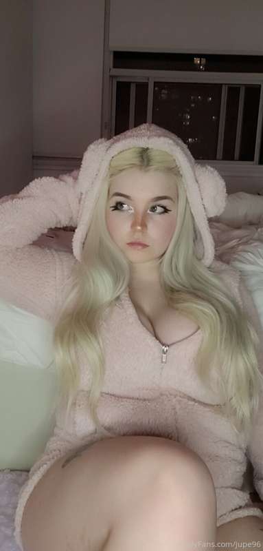 It's getting cold. Come keep me warm 4