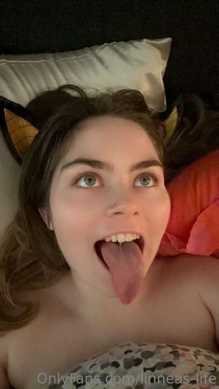 Cyber kitty 🐱 cosplay extra scenes and pictures mostly of my..