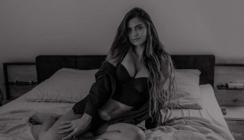 Happy Sunday 🖤