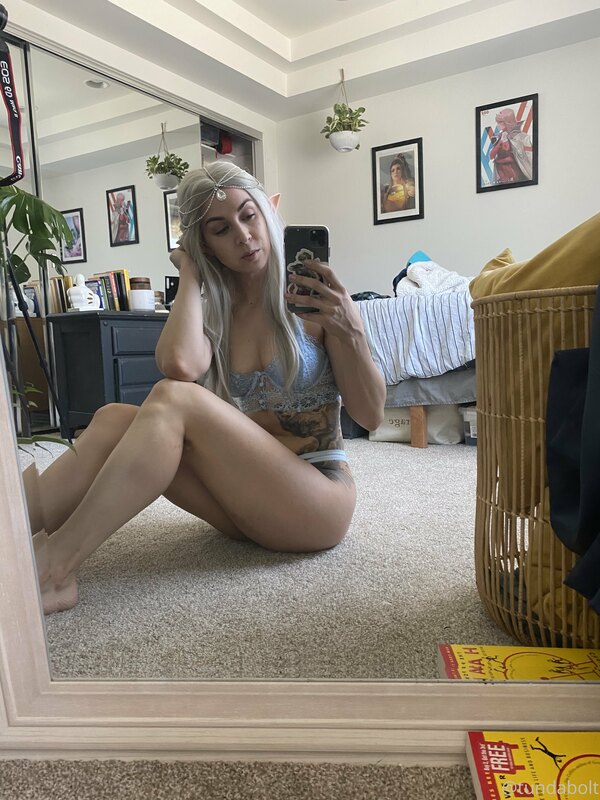 Happy Saturday! I’ll be editing photos from this set later t..
