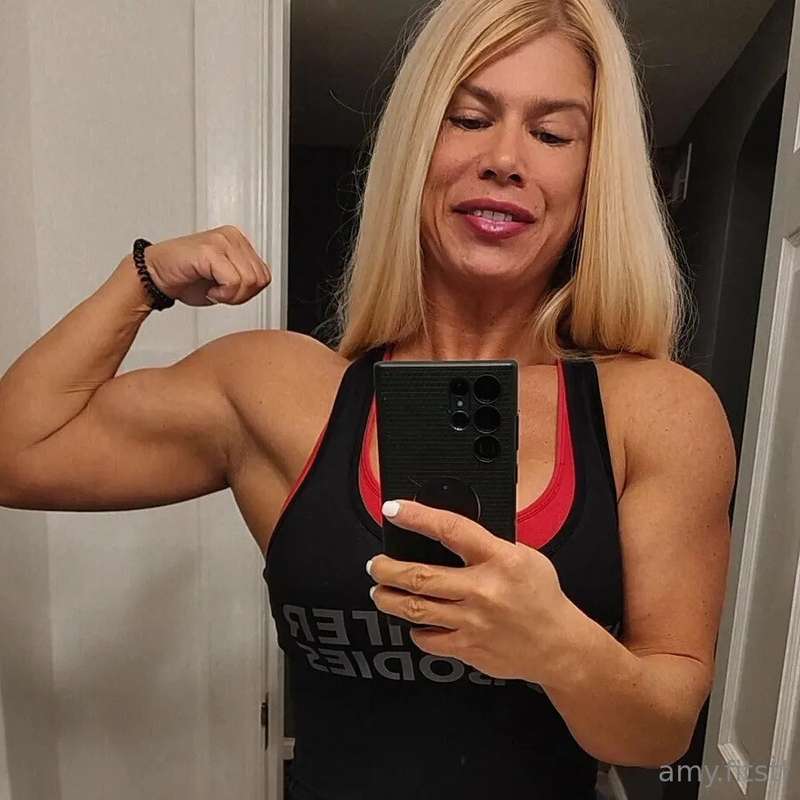 Muscle Mommy Monday ♥️🖤