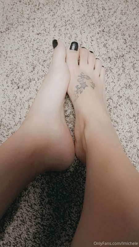 Ive been told i have pretty feet 😊