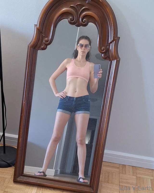Getting ready to go to shop in my new sunglasses 😎 🤩 1