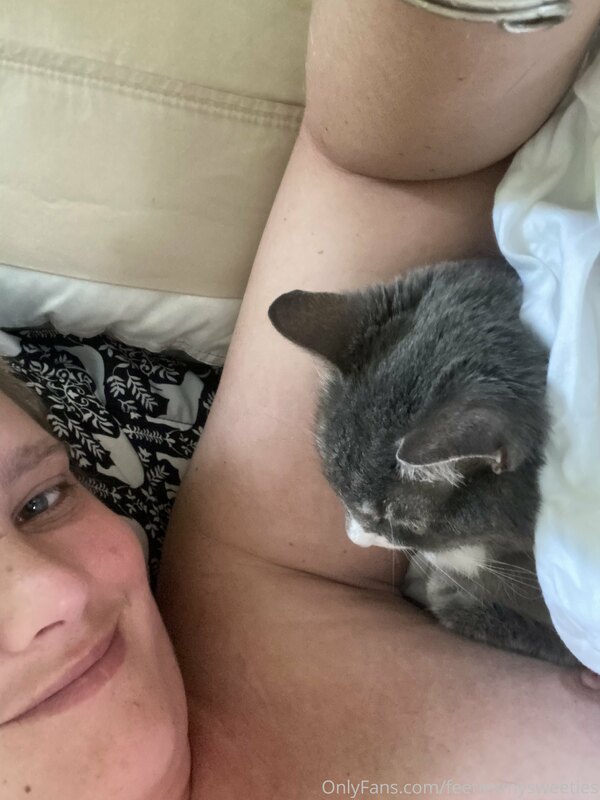 I should be editing some videos for you but how could anyone..