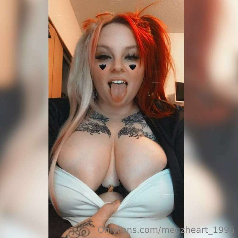 #AD I’m back 😈 Tattooed & pierced milf Subscribe and make re..