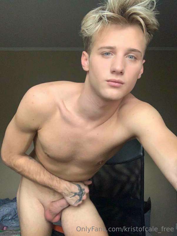 ## GUYS have you seen this blonde boy? 😱😱 @blondeking21 Shou.. 2