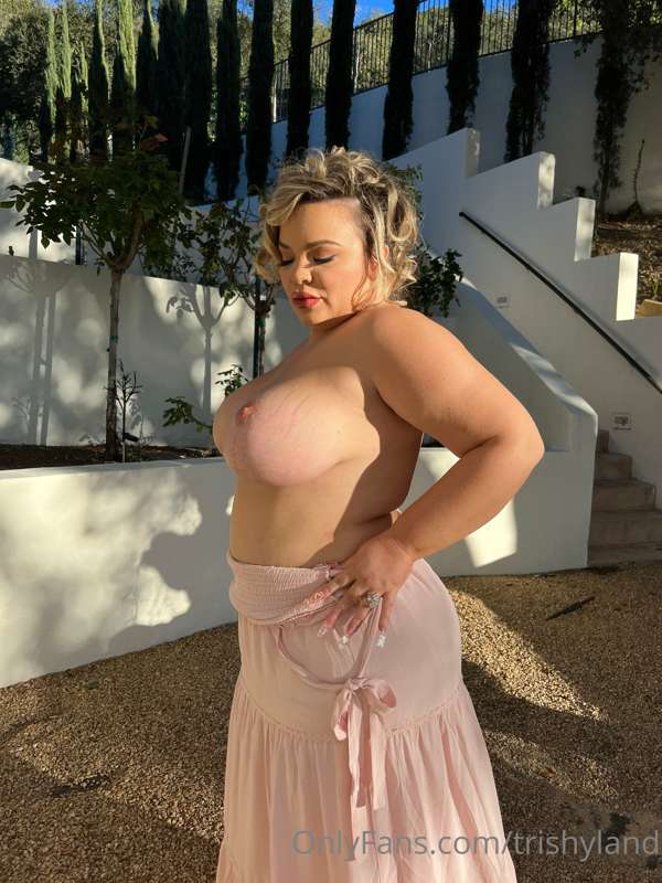 pregnancy boobs be hitting different ;) how much bigger do y.. 9