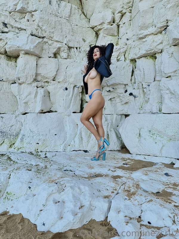 Love on the rocks x
