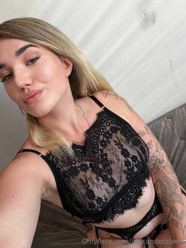 Play with my boobs, Daddy.🤭
