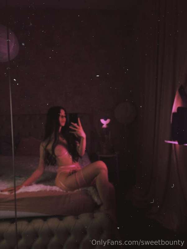 𝐼𝓃 𝒹𝑒𝓁𝒾𝒸𝒶𝓉𝑒 𝓈𝒽𝒶𝒹𝑒𝓈 𝑜𝒻 𝓅𝒾𝓃𝓀... 💕 1